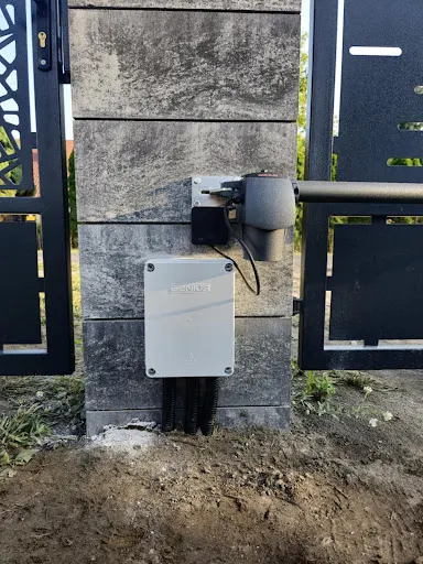 NAPĘDY DO BRAM, MONITORING, WIDEODOMOFONY, USTAWIANIE ANTEN, ŁADOWARKI SAMOCHODOWE- SPRZEDAŻ- MONTAŻ